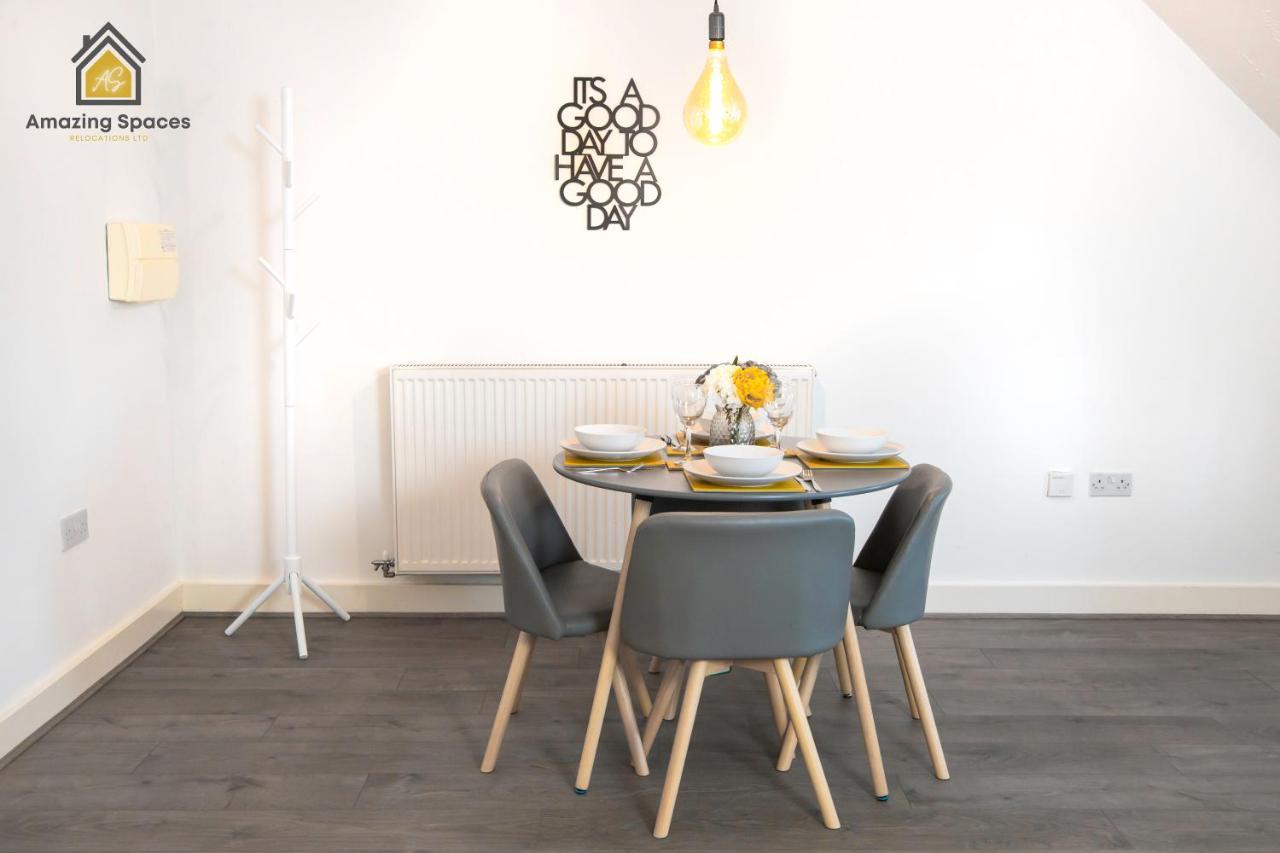 Large Unique 2 Bedroom Duplex Apartment With Private Parking & Free Wifi - Vat Qualifying By Amazing Spaces Relocations Ltd Warrington Extérieur photo