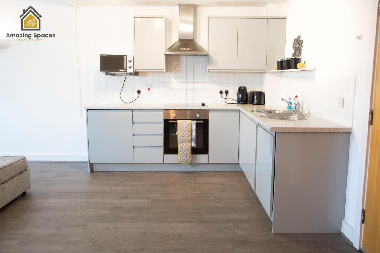 Large Unique 2 Bedroom Duplex Apartment With Private Parking & Free Wifi - Vat Qualifying By Amazing Spaces Relocations Ltd Warrington Extérieur photo