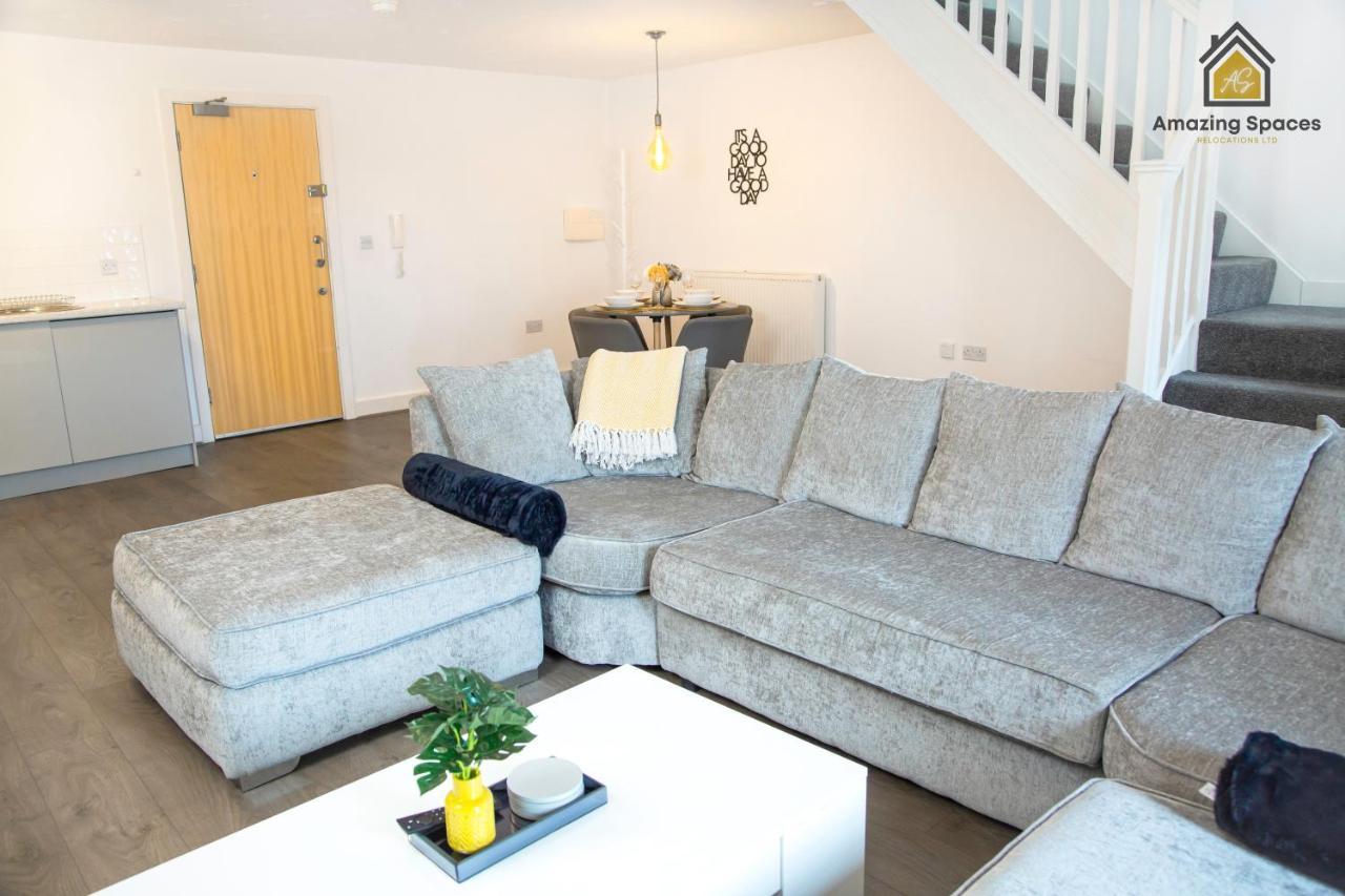 Large Unique 2 Bedroom Duplex Apartment With Private Parking & Free Wifi - Vat Qualifying By Amazing Spaces Relocations Ltd Warrington Extérieur photo